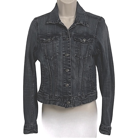 H&M. Denim jacket Size 8 . Medium blue wash in colour. Great preloved condition - Picture 2 of 4